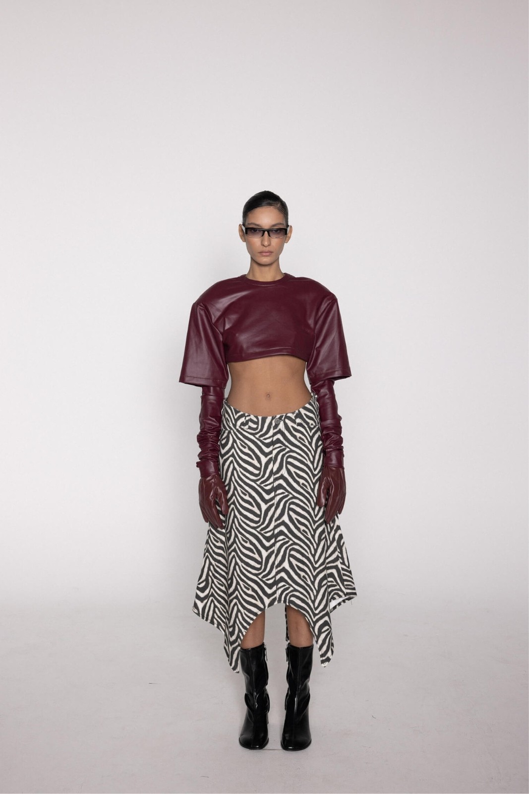 Burgundy leather Crop T 2